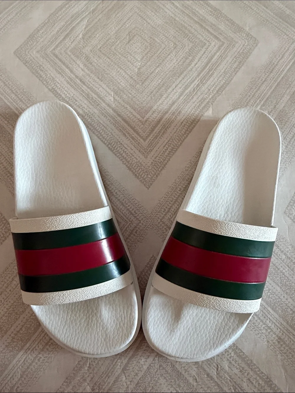Gucci Pursuit 72 White Pool Slides Green Red Web Stripe Size 11